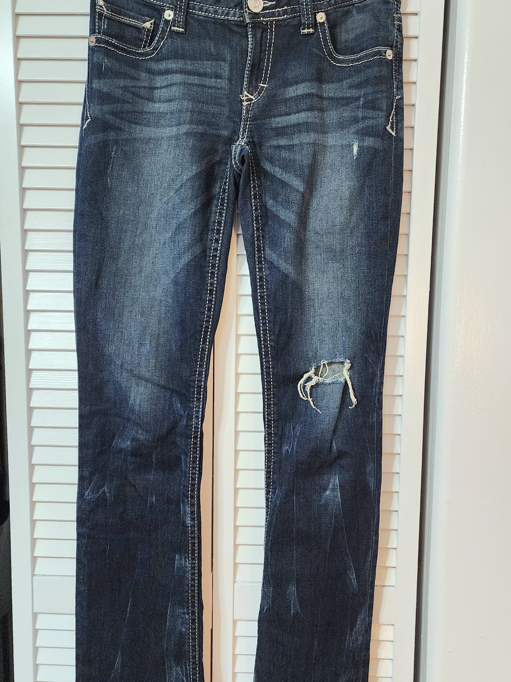Express Women's Dark Blue Barely Boot- Zelda Jeans, Low-Rise w/ Distressed Knee